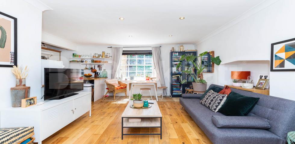 			VIRTUAL TOUR AVAILABLE!, 1 Bedroom, 1 bath, 1 reception Apartment			 Christchurch Road, CROUCH END